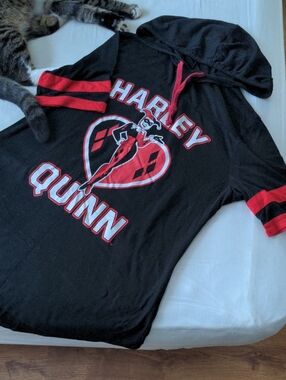 Harley Quinn Short Sleeve Hooded T-Shirt Size 19